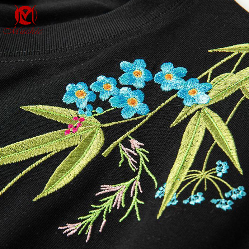 Unisex Intangible Cultural Heritag Flowers Embroidery T-shirt(Hand Embroidered) (Duty Free)